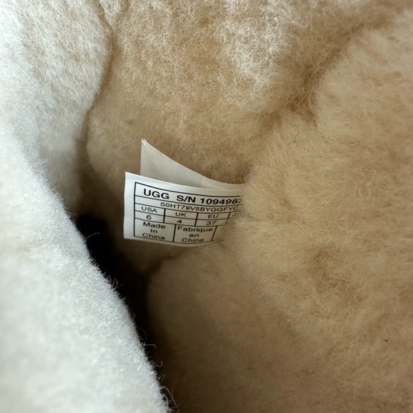 Classic black sequin Uggs. 8 - Picture 8 of 9